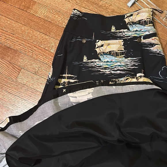Beautiful Anthropologie midi skirt- size 2 - Picture 3 of 3